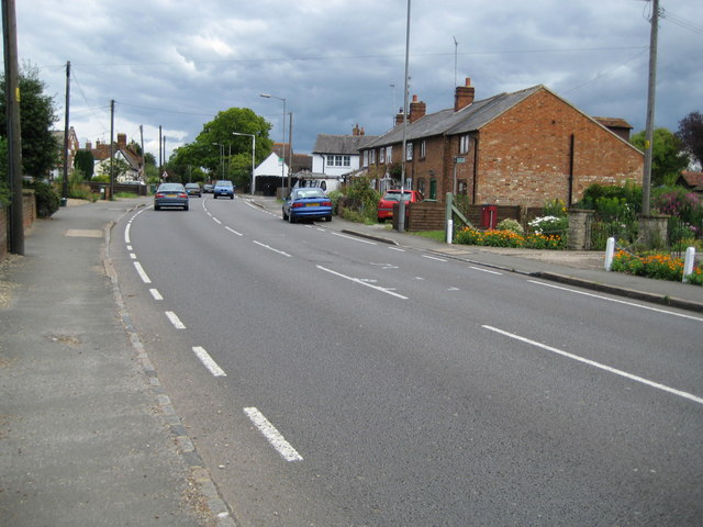 File:Bierton- A418 Aylesbury Road.jpg