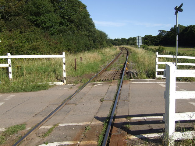 File:Beaver's Hill Level Crossing (C) Jonathan Billinger - Geograph - 521073.jpg