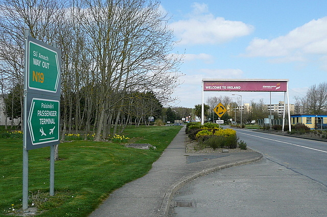 File:Leaving Shannon airport - Geograph - 1873894.jpg