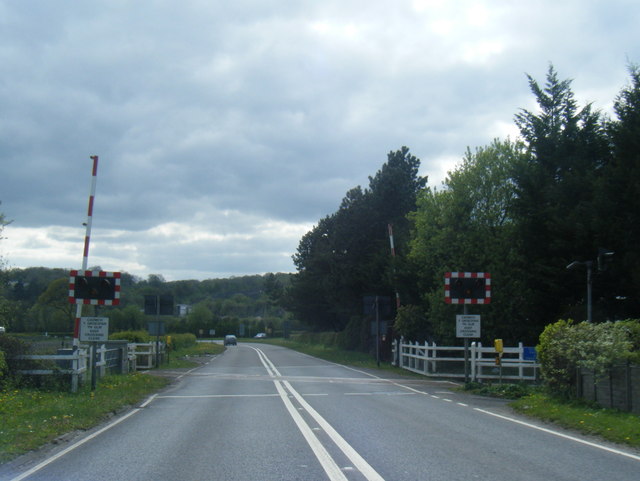 File:Cilyrychen Level Crossing (C) Colin Pyle - Geograph - 2936610.jpg