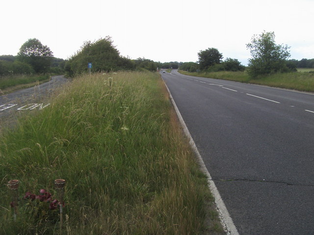 File:A4074 nearing the Golden Balls roundabout - Geograph - 1385154.jpg