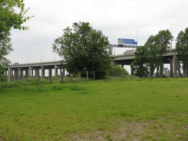 File:Thelwall Viaduct - Geograph - 1337568.jpg