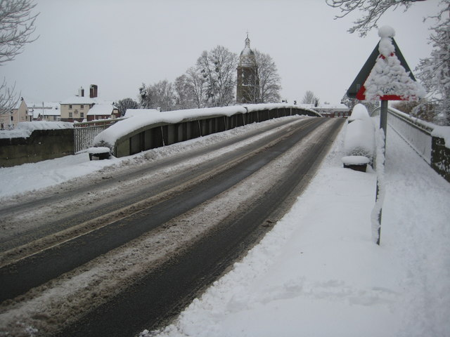 File:Road into Upton-upon -Severn - Geograph - 1662475.jpg