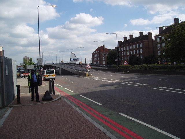 File:Bow Flyover - Geograph - 134071.jpg