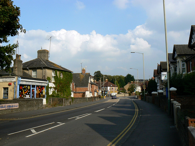 File:East along Kingshill Road, Swindon - Geograph - 1497627.jpg