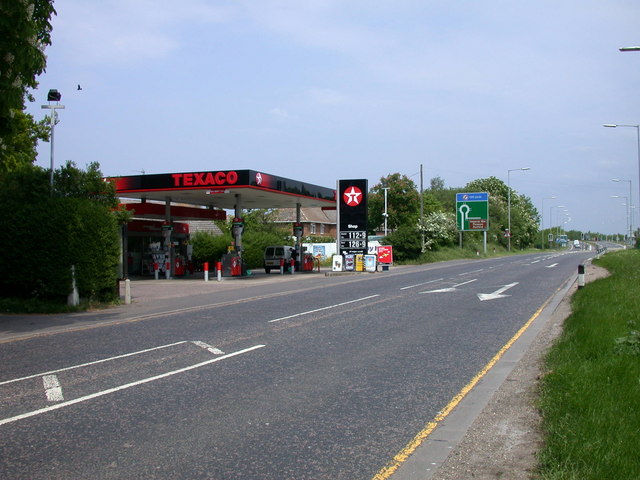 File:Texaco garage on the A505 - Geograph - 802428.jpg