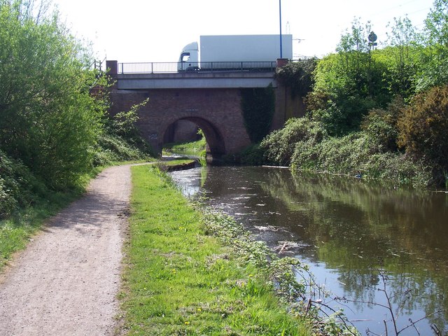 File:Darlaston Road Bridge - Walsall Canal - Geograph - 906335.jpg