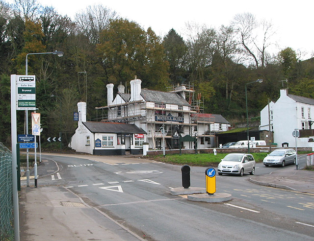 File:Roundabout near The Mayhill Hotel, Monmouth - Geograph - 618247.jpg