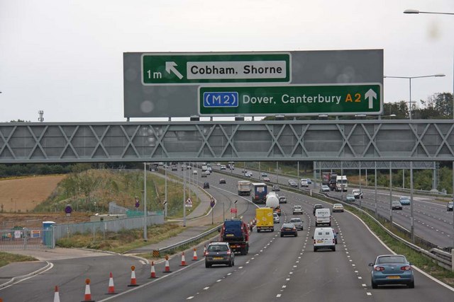 File:Sign to Cobham & Shorne - Geograph - 1490411.jpg