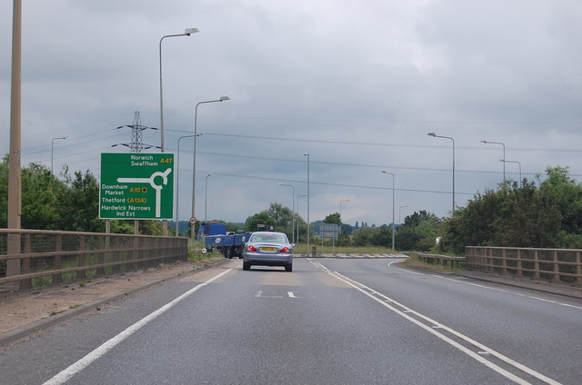 File:A47 approaching roundabout at Constitution Hill - Geograph - 4996653.jpg
