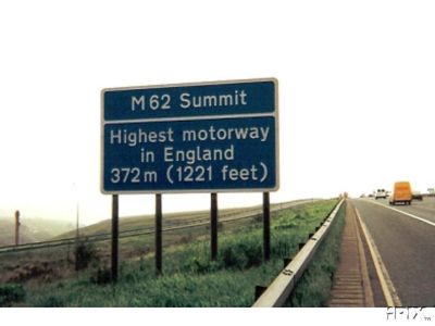 File:M62 Summit Sign - Coppermine - 97.jpg