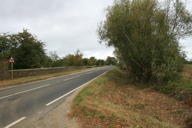 File:A4095 heading north - Geograph - 1530837.jpg