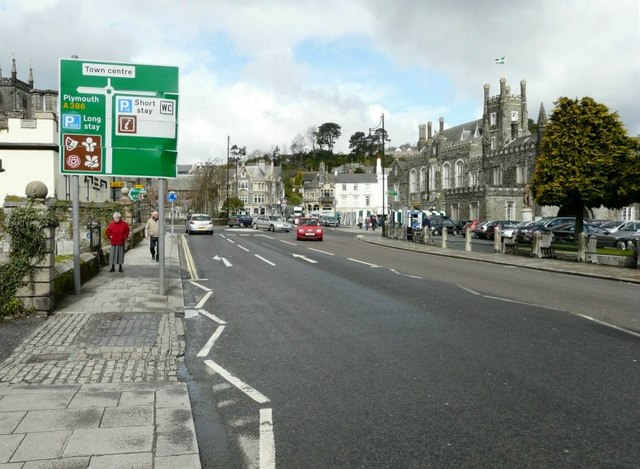 File:Tavistock Town Centre - Geograph - 1287569.jpg