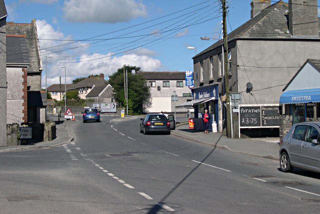 File:Roche Crossroads - Geograph - 342493.jpg