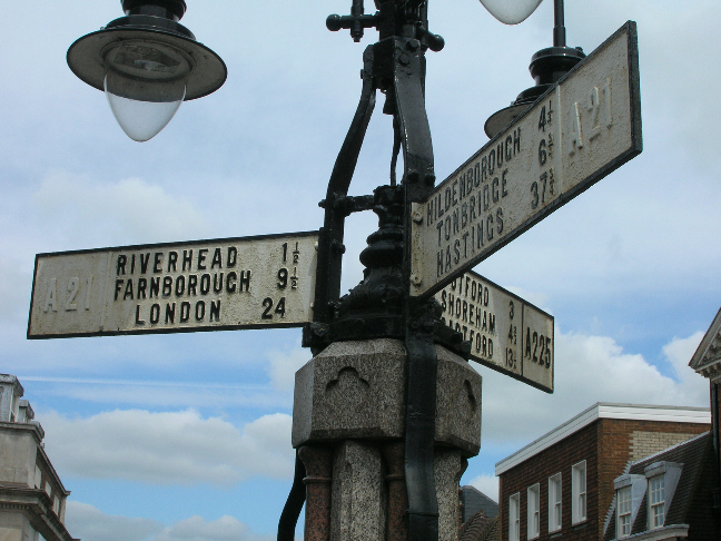 File:Old fingerposts in Sevenoaks town centre - Coppermine - 6358.jpg