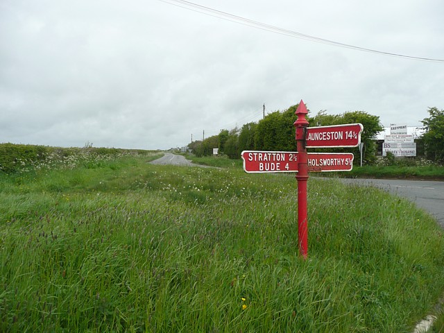 File:The Red Post, Launcells - Geograph - 1368912.jpg