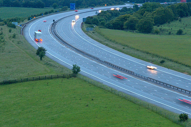 File:The M40, Lewknor - Geograph - 470813.jpg