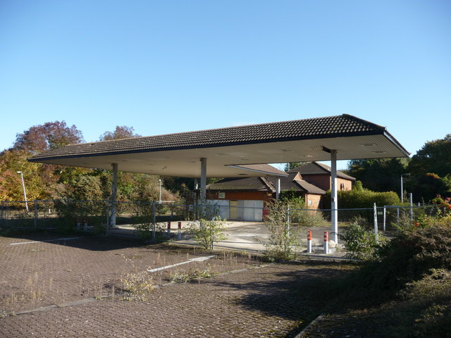 File:Weyhill - Former Service Station - Geograph - 2268550.jpg