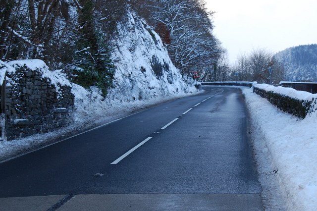 File:The A5 heading west - Geograph - 1650325.jpg