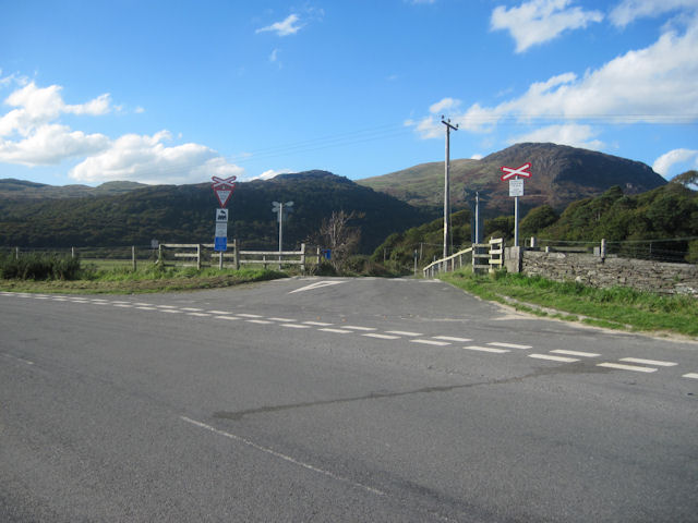 File:Ynysfor railway crossing off B4410 (C) John Firth - Geograph - 2109376.jpg