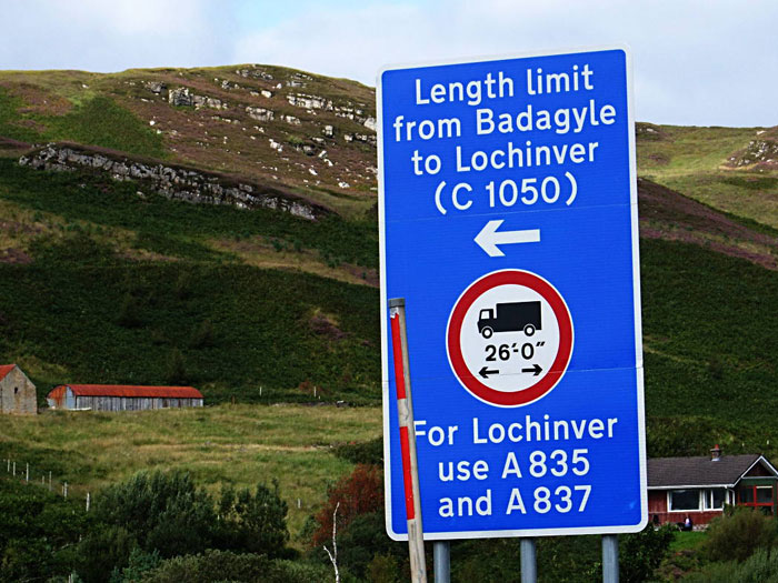 File:2012 06 03AA - Sign before the Achiltibuie turn off the A835.jpg