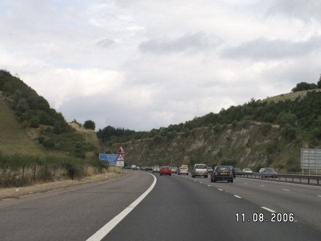 File:M40 Stokenchurch cutting southbound.jpg