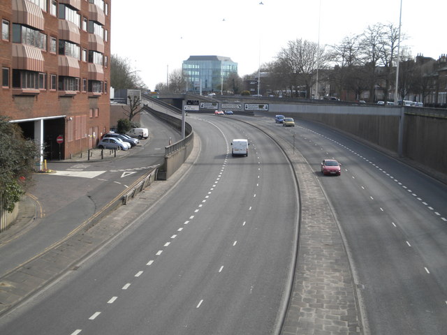 File:Reading Inner Distribution Road, looking south from the Oxford Road bridge - Geograph - 1769514.jpg