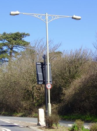 File:B3232 Newton Tracey lamppost - Coppermine - 5354.JPG