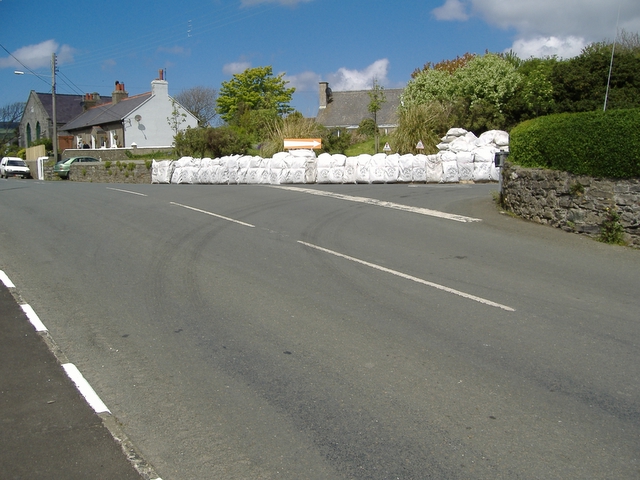 File:Ballabeg corner, junction with the A 7 - Geograph - 168695.jpg