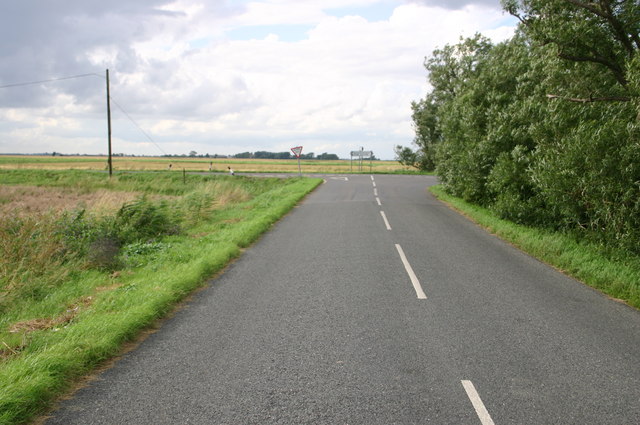 File:Ibberson's Drove junction with B1096 - Geograph - 498360.jpg