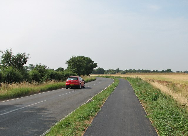 File:Towards Milton on Landbeach Road - Geograph - 3566821.jpg