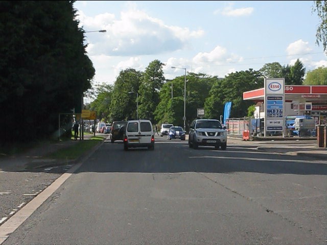 File:Aylesbury - filling station on Wendover... (C) Peter Whatley - Geograph - 3010388.jpg