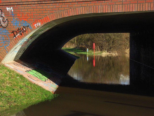 File:Part of a bridge over the River Kennet, Reading - Geograph - 664490.jpg