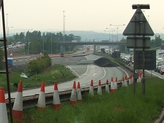 File:A550 looking towards A548 roundabout - Coppermine - 18019.jpg
