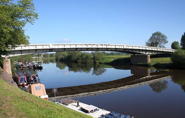 File:Upton Bridge - Geograph - 1321134.jpg