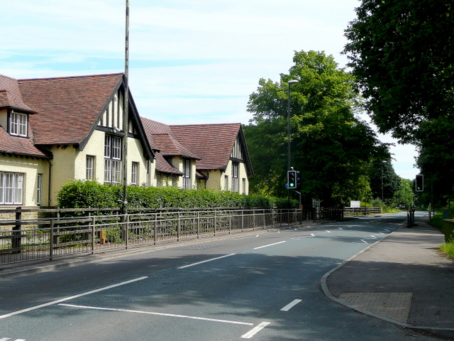 File:Beech Avenue, Five Acres - Geograph - 1350949.jpg