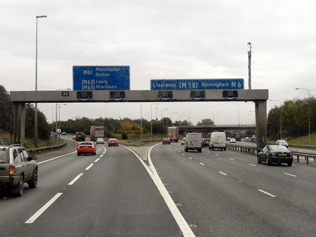 File:Southbound M6, Junction 30 - Geograph - 2683649.jpg
