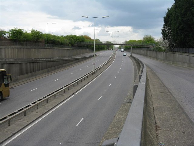 File:North Western Avenue, looking east - Geograph - 1834140.jpg