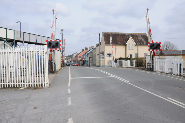 File:Level crossing in Whitland (C) Philip Halling - Geograph - 3707048.jpg