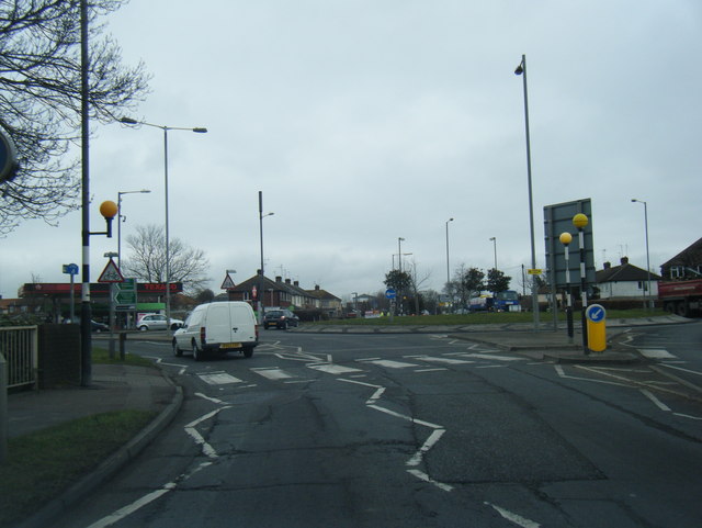 File:Bicester Road roundabout (C) Colin Pyle - Geograph - 2834551.jpg