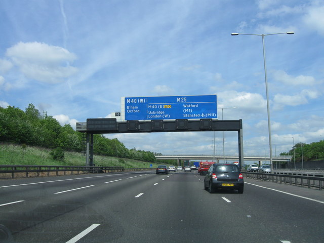 File:M25 junction16 - Geograph - 2391574.jpg