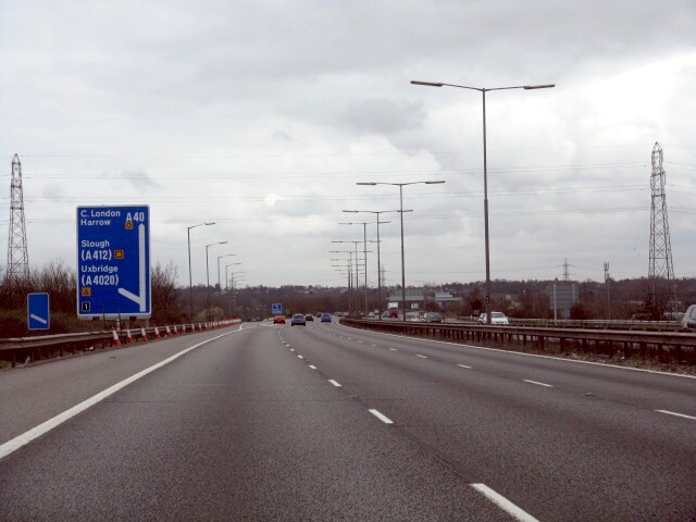 File:M40 Motorway - junction 1 exit eastbound - Geograph - 1792784.jpg