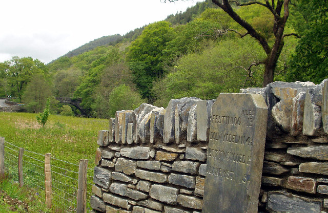 File:Milestone just outside Betws-y-Coed - Geograph - 11084.jpg