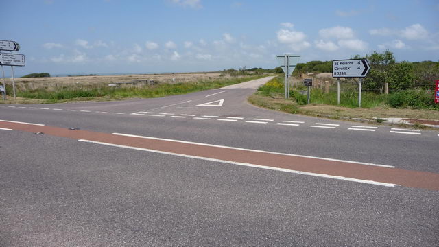 File:Traboe Cross cross roads. - Geograph - 1532401.jpg