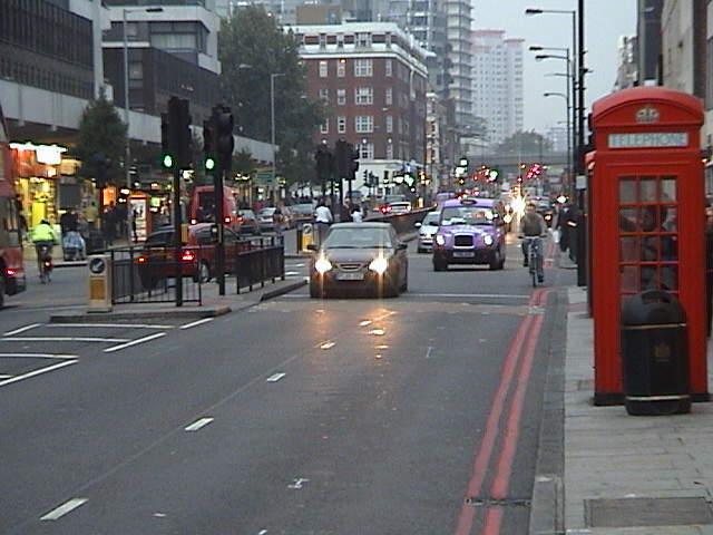 File:A5 Edgware Road looking North. - Coppermine - 8557.jpg