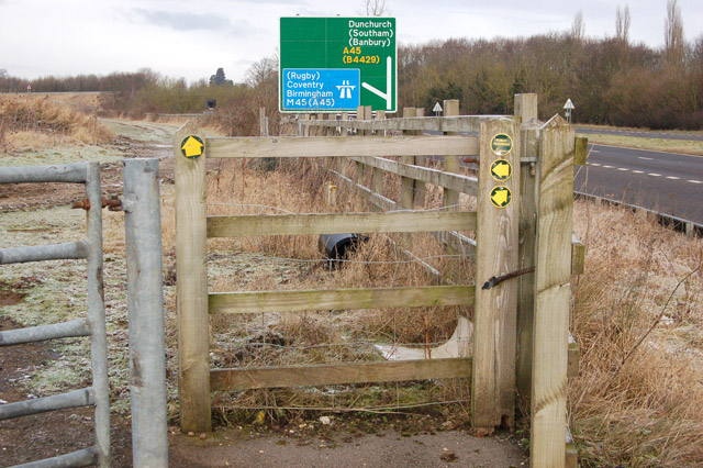 File:Gate onto footpaths beside the A45 at Dunchurch - Geograph - 1691438.jpg