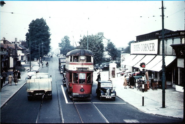 File:Foys Corner, Shirley, Southampton, 1949 - Geograph - 1116005.jpg