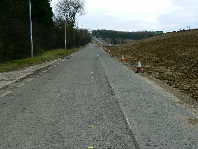 File:The former A419, south of Blunsdon - Geograph - 1090878.jpg