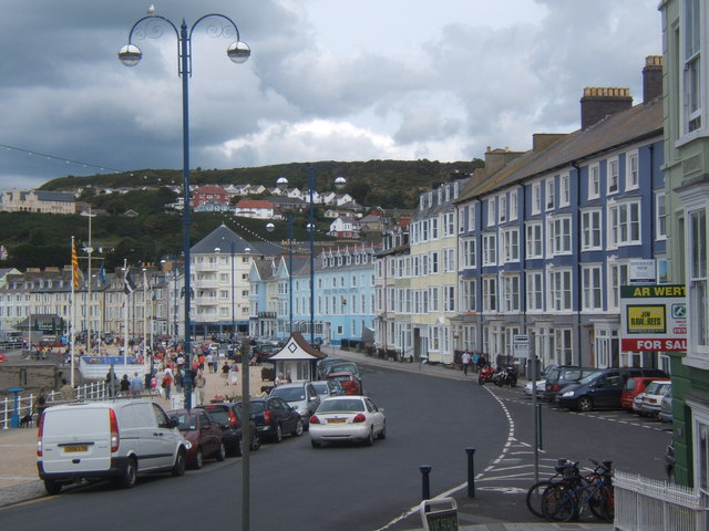 File:Aberystwyth seafront terraces - Geograph - 924845.jpg