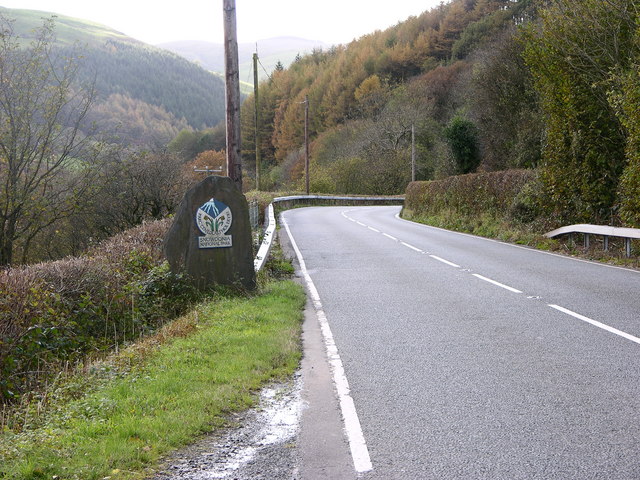 File:Snowdonia National Park sign A458.jpg